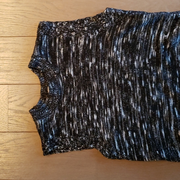 3/$18 - Dex sleeveless sweater black and white XS - Picture 4 of 4